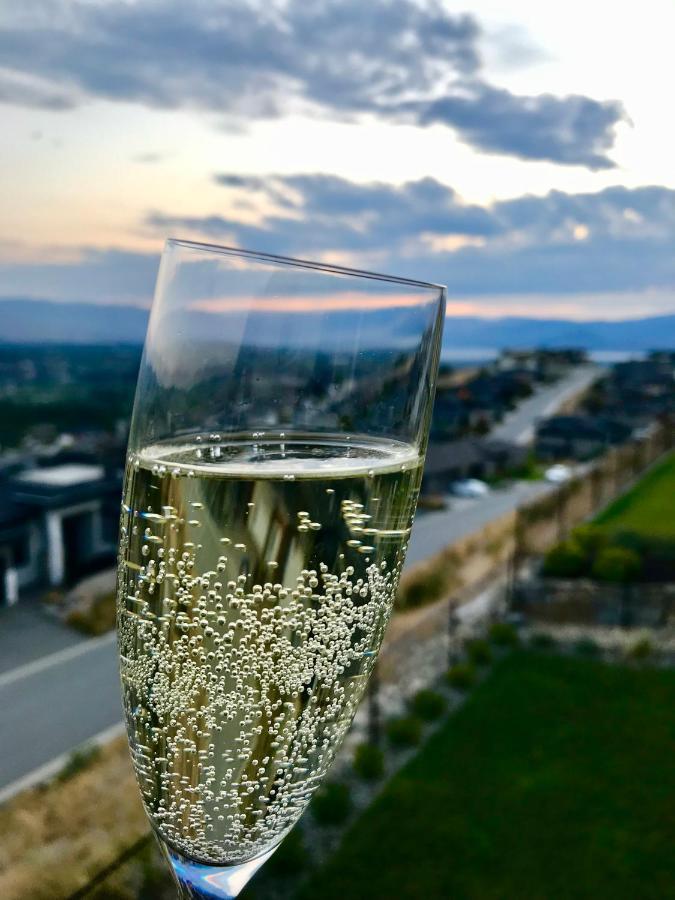 Kelowna New Lake View 2Bedrooms Close Big White 외부 사진